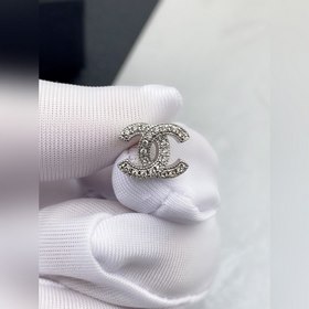 Chanel классические мини-серьги-гвоздики из латуни, два цвета