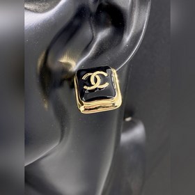 Chanel Новейшие черные квадратные серьги-гвоздики】Изготовлены из