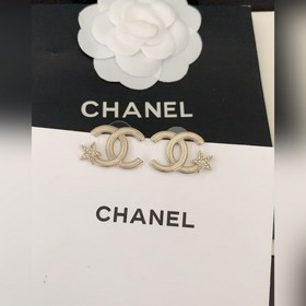 Новейшие серьги Chanel в форме пятиконечной звезды из светло-золо