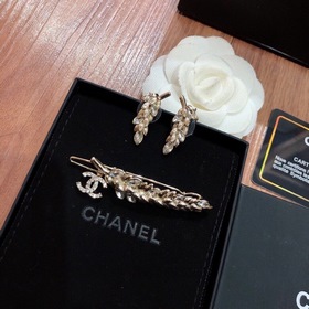 Chanel Новые серьги-зажимы Chanel Серьги-гвоздики, подлинные, ст