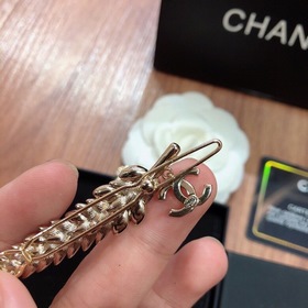 Chanel Новые серьги-зажимы Chanel Серьги-гвоздики, подлинные, ст