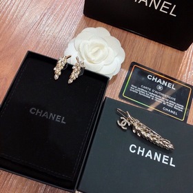 Chanel Новые серьги-зажимы Chanel Серьги-гвоздики, подлинные, ст