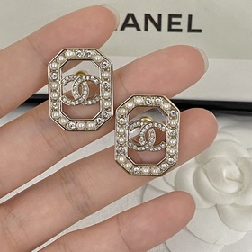Код E2331 0247820 Популярные серьги Chanel. Новинка. Chanel 23B —