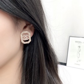 Код E2331 0247820 Популярные серьги Chanel. Новинка. Chanel 23B —