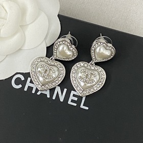 Код E2328 0267825 Популярные серьги Chanel. Новинка. CHAN 23 Серь