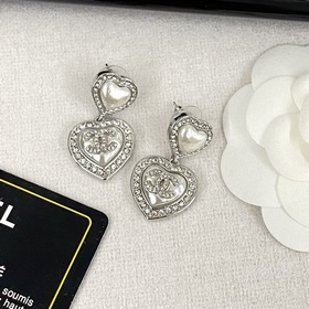 Код E2328 0267825 Популярные серьги Chanel. Новинка. CHAN 23 Серь