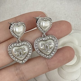 Код E2328 0267825 Популярные серьги Chanel. Новинка. CHAN 23 Серь