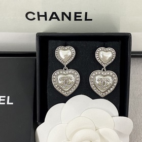 Код E2328 0267825 Популярные серьги Chanel. Новинка. CHAN 23 Серь