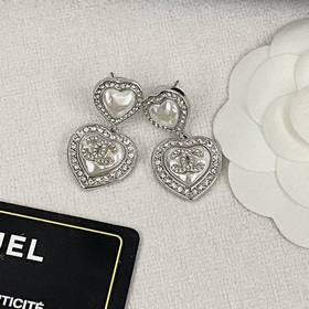 Код E2328 0267825 Популярные серьги Chanel. Новинка. CHAN 23 Серь