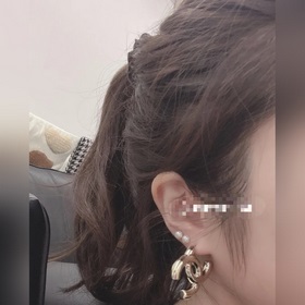 Новейшие серьги Chanel с двойной буквой C. Изготовлены из латуни.