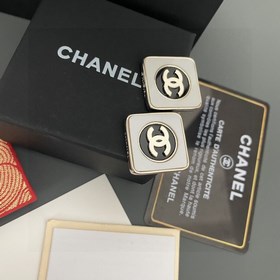 Chanel подержанные серьги с двойным C. Модели Chanel не нуждаются