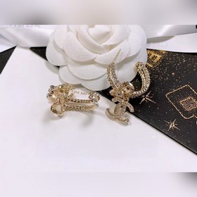 Chanel подержанные серьги-гвоздики с буквами. Модели Chanel не ну