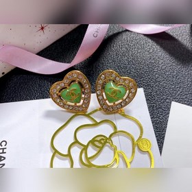 Chanel подержанные серьги. Модели Chanel не нуждаются в представл