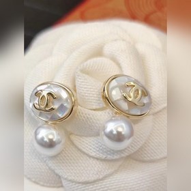 Маленькие ароматные натуральные объемные серьги-гвоздики с белым 