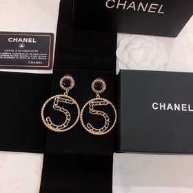 Услуги покупке товаров за границей CHANEL Маленький аромат 5 букв