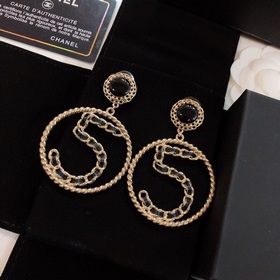 Услуги покупке товаров за границей CHANEL Маленький аромат 5 букв