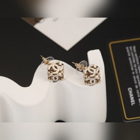 Новая модель сережек Chanel от Xiao Xiang. Оригинальный товар, ид