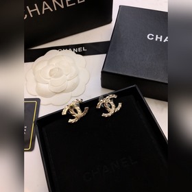 Популярные серьги Chanel в наличии. CHAN 23 Серьги с двойным C из
