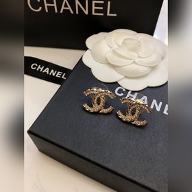 Популярные серьги Chanel в наличии. CHAN 23 Серьги с двойным C из