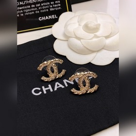 Популярные серьги Chanel в наличии. CHAN 23 Серьги с двойным C из