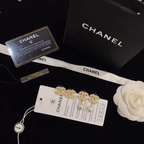 CHANEL Серьги-гвоздики Новая модель, идентичная оригиналу. Каждая