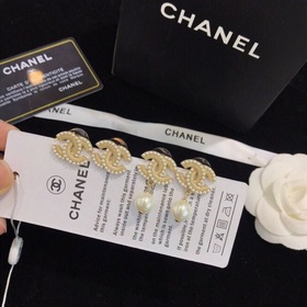 CHANEL Серьги-гвоздики Новая модель, идентичная оригиналу. Каждая