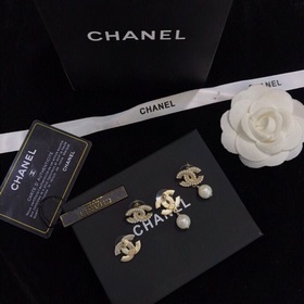 CHANEL Серьги-гвоздики Новая модель, идентичная оригиналу. Каждая