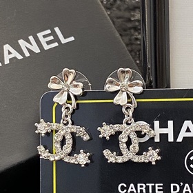 Код E2023 0247820 Популярные серьги Chanel. Новинка. Подлинный то