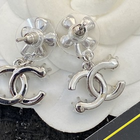 Код E2023 0247820 Популярные серьги Chanel. Новинка. Подлинный то