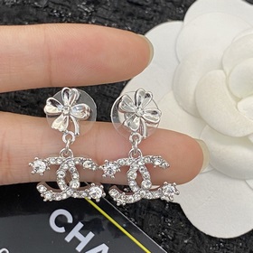 Код E2023 0247820 Популярные серьги Chanel. Новинка. Подлинный то