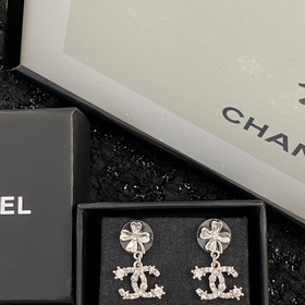 Код E2023 0247820 Популярные серьги Chanel. Новинка. Подлинный то