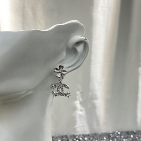 Код E2023 0247820 Популярные серьги Chanel. Новинка. Подлинный то
