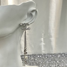 Сегодняшняя новинка】Код E2042 0257830 Популярные серьги Chanel. Н