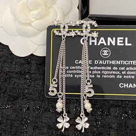 Сегодняшняя новинка】Код E2042 0257830 Популярные серьги Chanel. Н