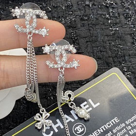 Сегодняшняя новинка】Код E2042 0257830 Популярные серьги Chanel. Н