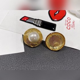 Chanel подержанные серьги с двойным C. Модели Chanel не нуждаются