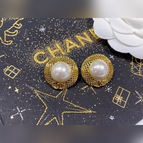 Chanel подержанные серьги с двойным C. Модели Chanel не нуждаются