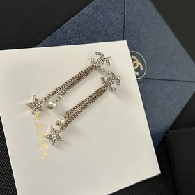 Chanel подержанные серьги с двойным C. Модели Chanel не нуждаются