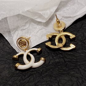 Chanel Сережки-гвоздики с черно-белым двойным C-образным элемент