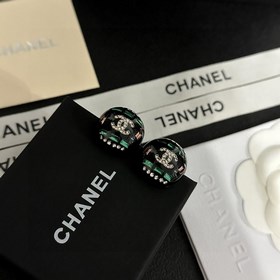Chanel Б/у Серьги в стиле Chanel не нуждаются в представлении. Ка