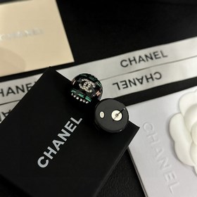 Chanel Б/у Серьги в стиле Chanel не нуждаются в представлении. Ка