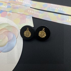 Chanel черные серьги-гвоздики с золотыми цветами. Классический и 