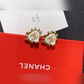 Chanel подержанные серьги. Модели Chanel не нуждаются в представл