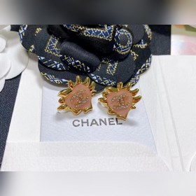 Chanel подержанные серьги. Модели Chanel не нуждаются в представл