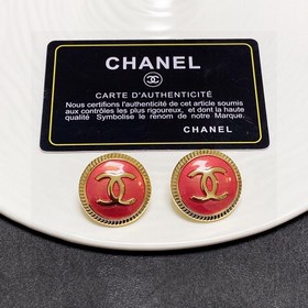 Новая модель Chanel осенне-зимней коллекции, подержанные серьги в