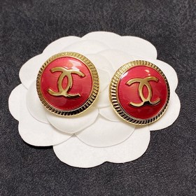 Новая модель Chanel осенне-зимней коллекции, подержанные серьги в