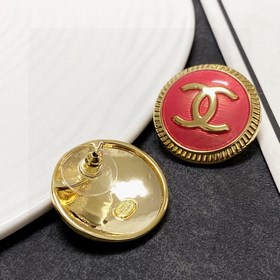 Новая модель Chanel осенне-зимней коллекции, подержанные серьги в