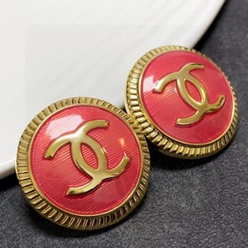 Новая модель Chanel осенне-зимней коллекции, подержанные серьги в