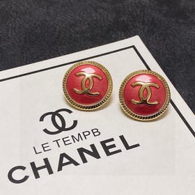 Новая модель Chanel осенне-зимней коллекции, подержанные серьги в