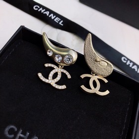 CHANEL серьги-гвоздики, элегантные изящные, с прекрасным дизайном
